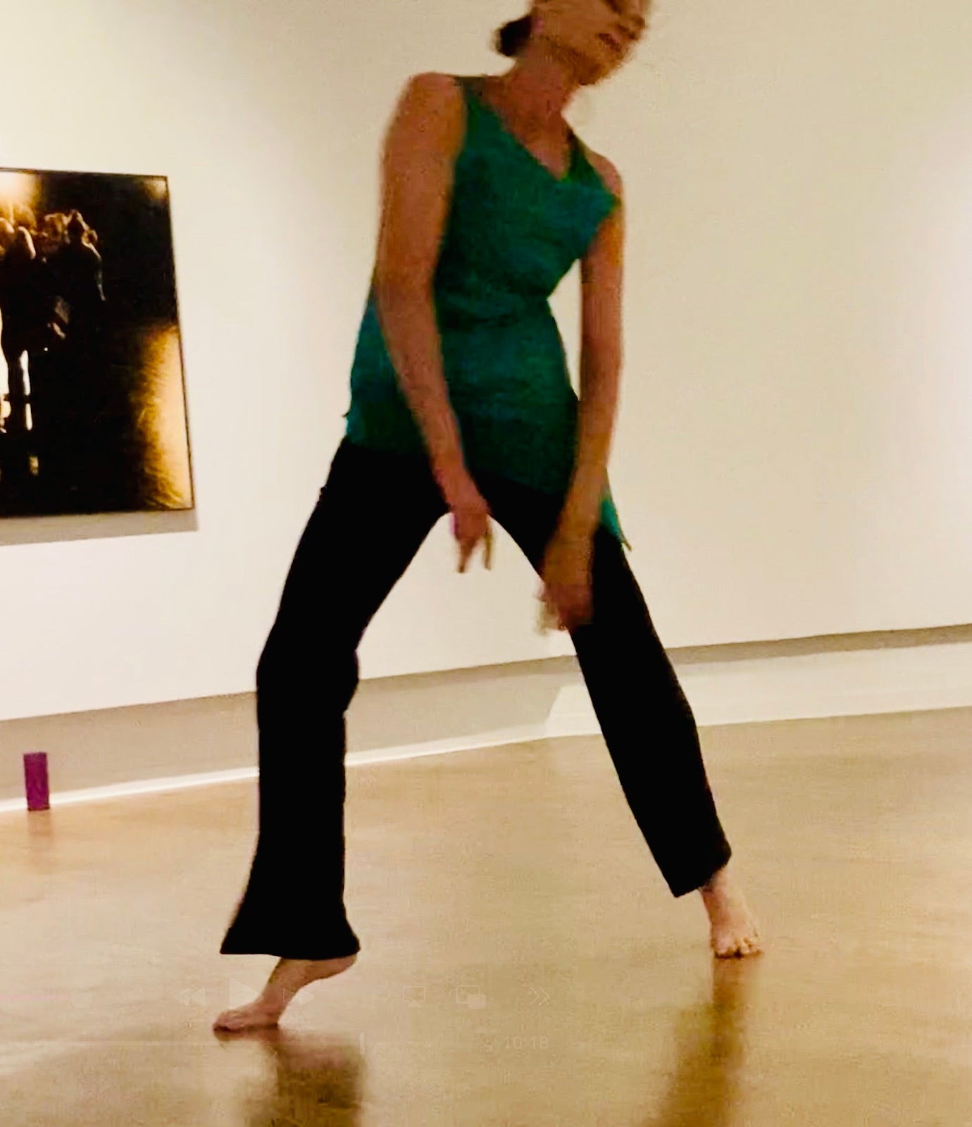 Only slighthoven knows what I'm glowing at ~ seule legerhoven sait ce que me fait briller