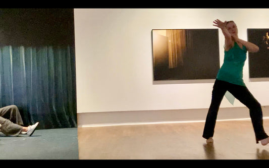 Only slighthoven knows what I'm glowing at ~ seule legerhoven sait ce que me fait briller